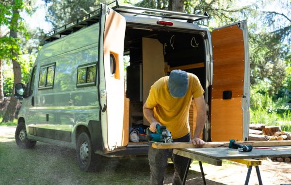 Aménagement de camionnette professionnelle : comment organiser son utilitaire selon son métier ?